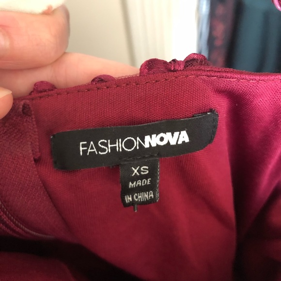 Low Cut Maroon Maxi Lace Prom Dress 🌟 - Picture 5 of 8